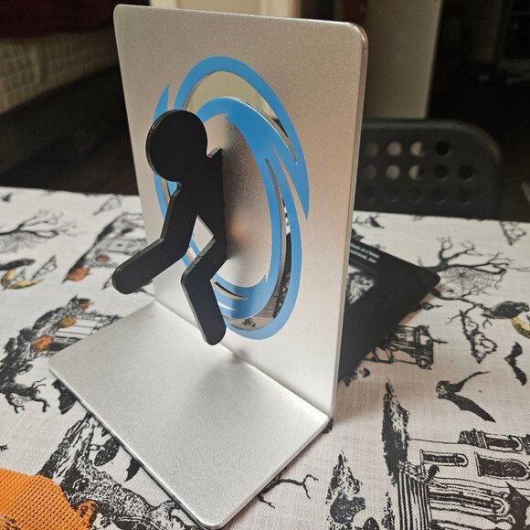 Portal 2 ThinkGeek Bookends Aluminium Video Game Decor - Picture 10 of 12